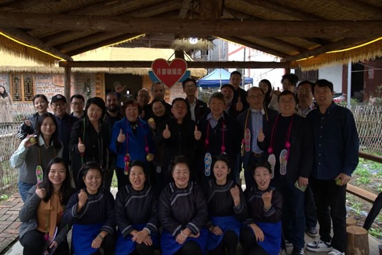 The guests entered Yuezhai Village, Guzhou Town