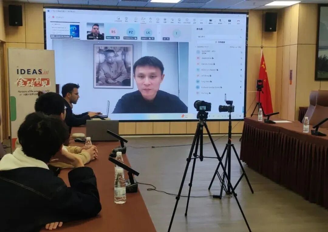 Xiong Jie speaking at the seminar