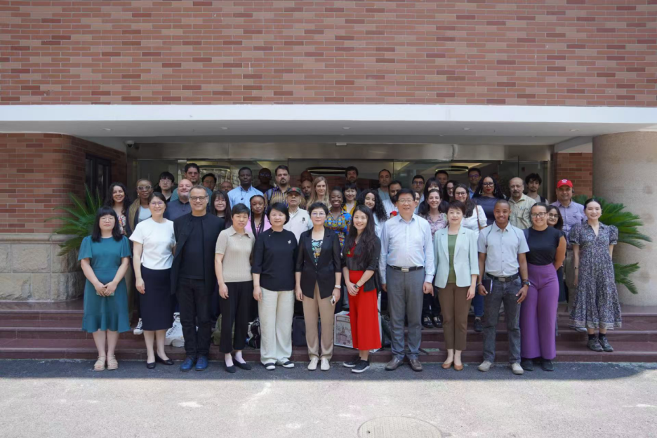 Delegation at the Shanghai Women's Federation