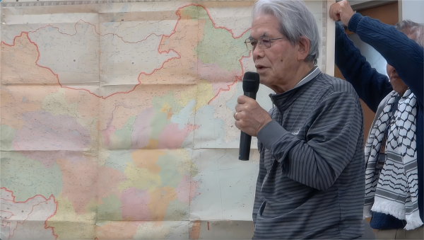 Professor Seikiyo Matayoshi displaying a map of the People's Republic of China.