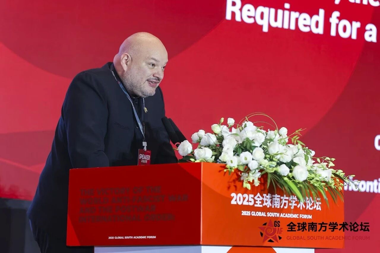 Carlos at the scene of the "2025 Global South Academic Forum.
